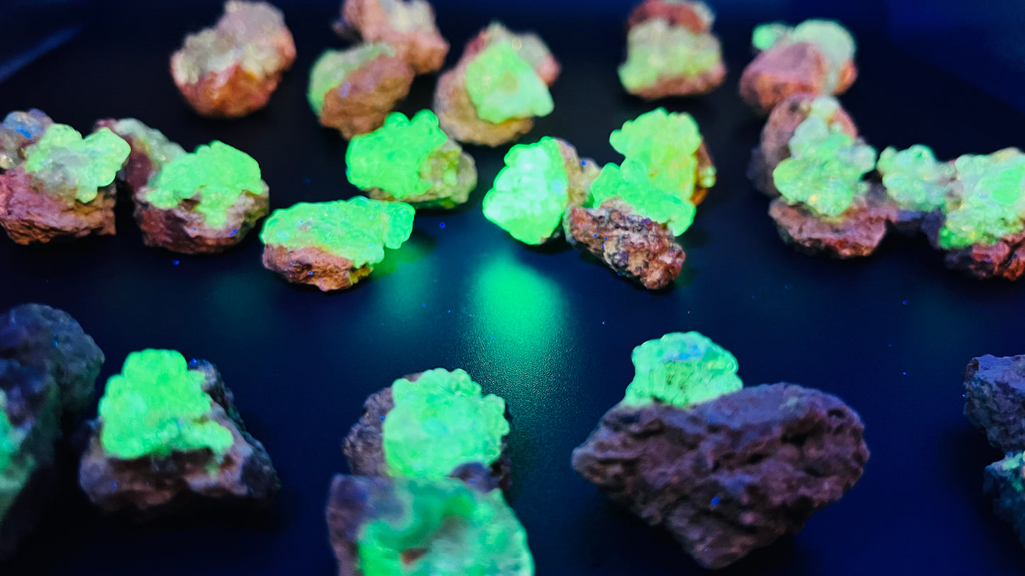 Hyalite opal