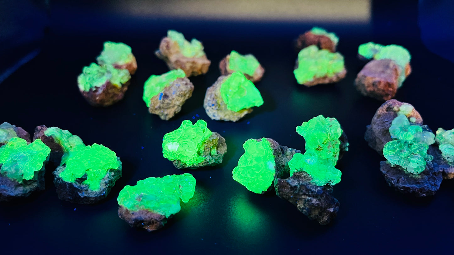Hyalite opal