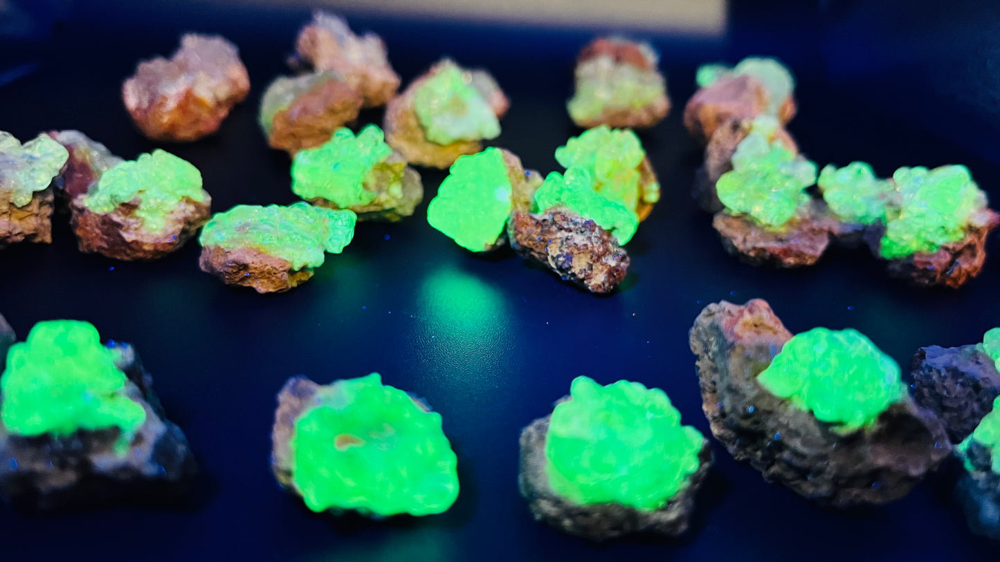 Hyalite opal